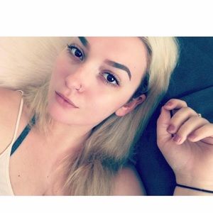 Meet your Posher, Alyxandra